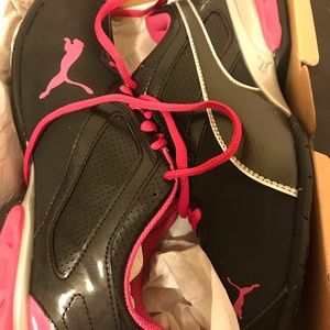 Women’s Tazon size 6 Cross-Trainer shoes.